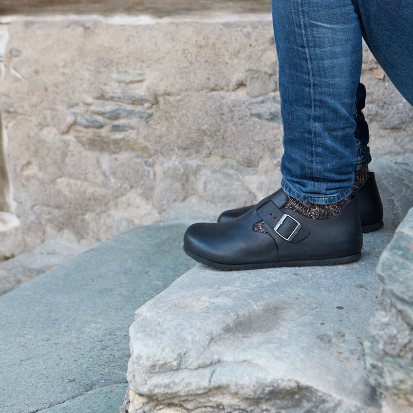 BIRKENSTOCK LONDON CLASSIC FOOTBED SHOE - BLACK OILED LEATHER