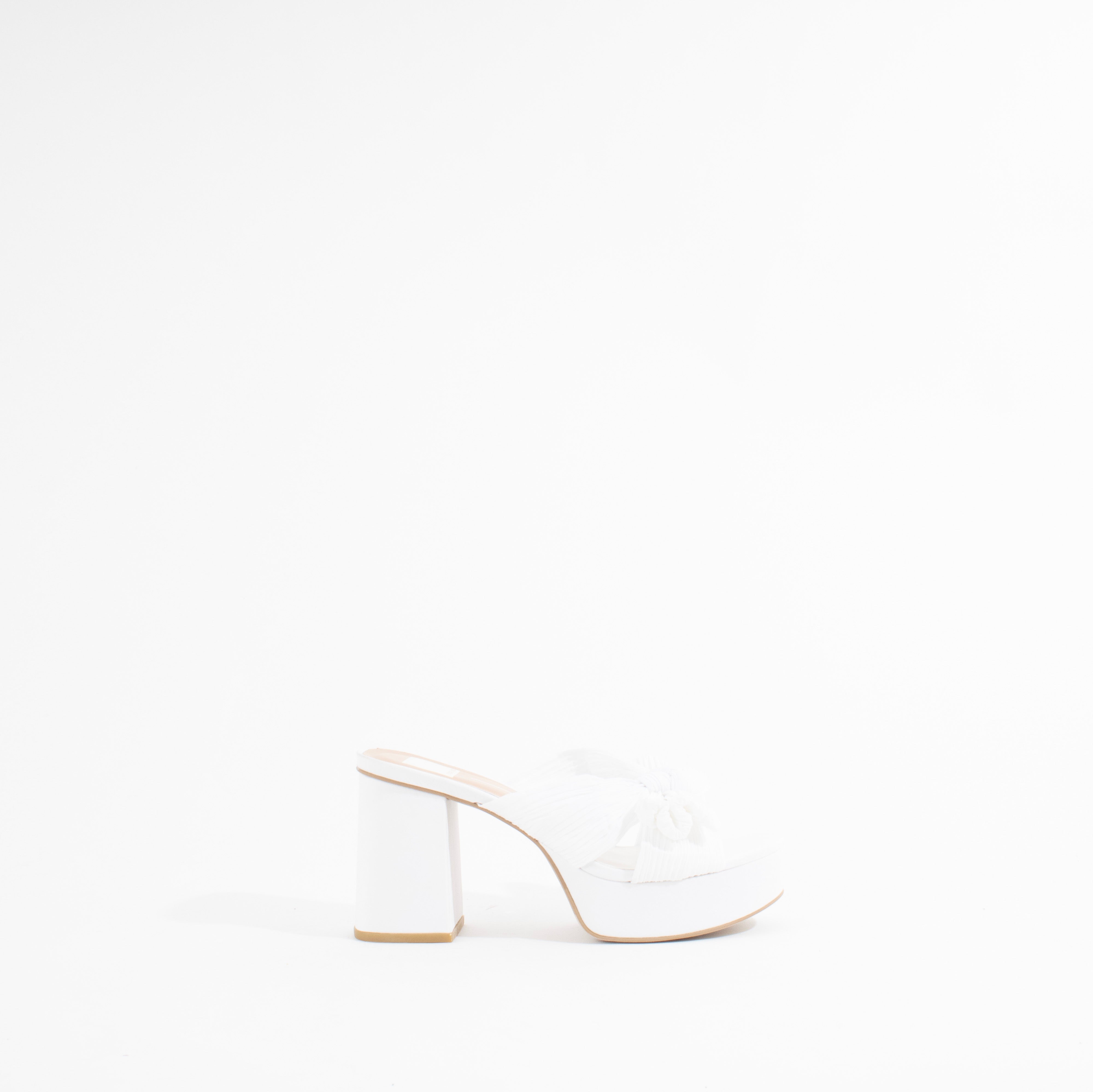 BLARE | WHITE FABRIC